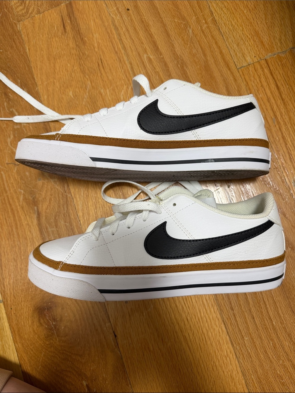 Nike Court White Low-Top Sneakers - Picture 8 of 11
